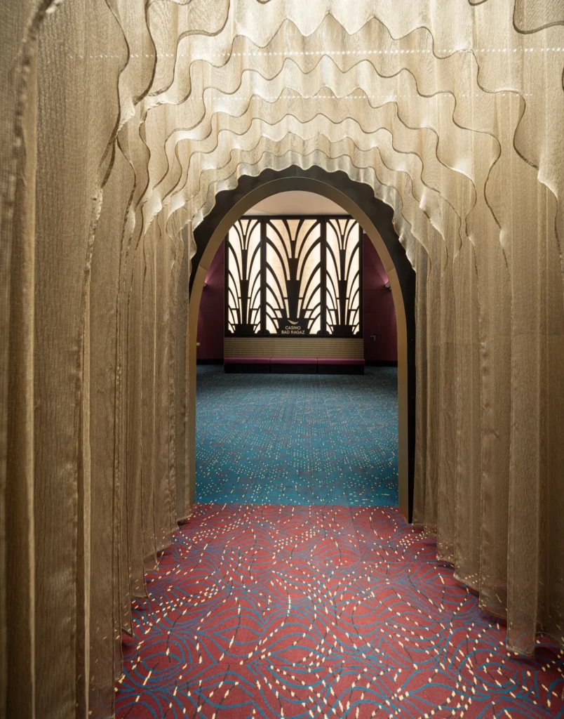Casino Bad Ragaz: Eingangsbogen in Holz